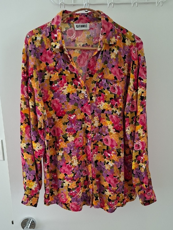 Gitano Tops - Vintage 80's/90's Vibrant Floral Button-up Shirt Flowy Rayon Blend (Size M)
